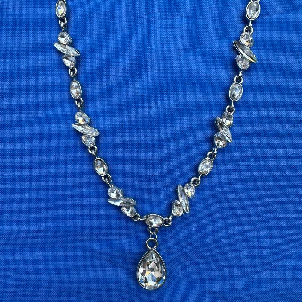 CHARMING CHARLIE Silver RSVP Rhinestone 18”-20”adjustable length necklace - Picture 2 of 9